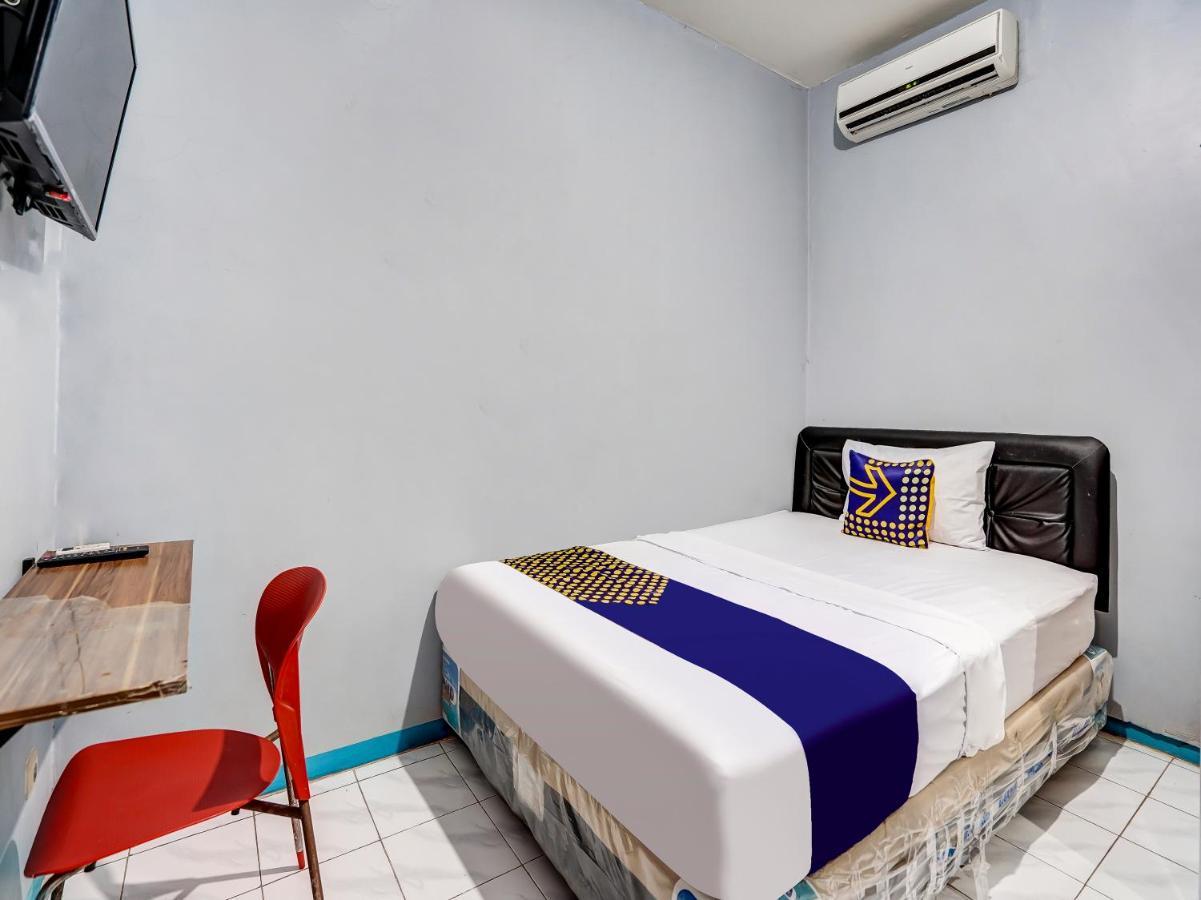 Hotel Spot On 90147 Gosepa Ambengan Plaza Surabaya Esterno foto