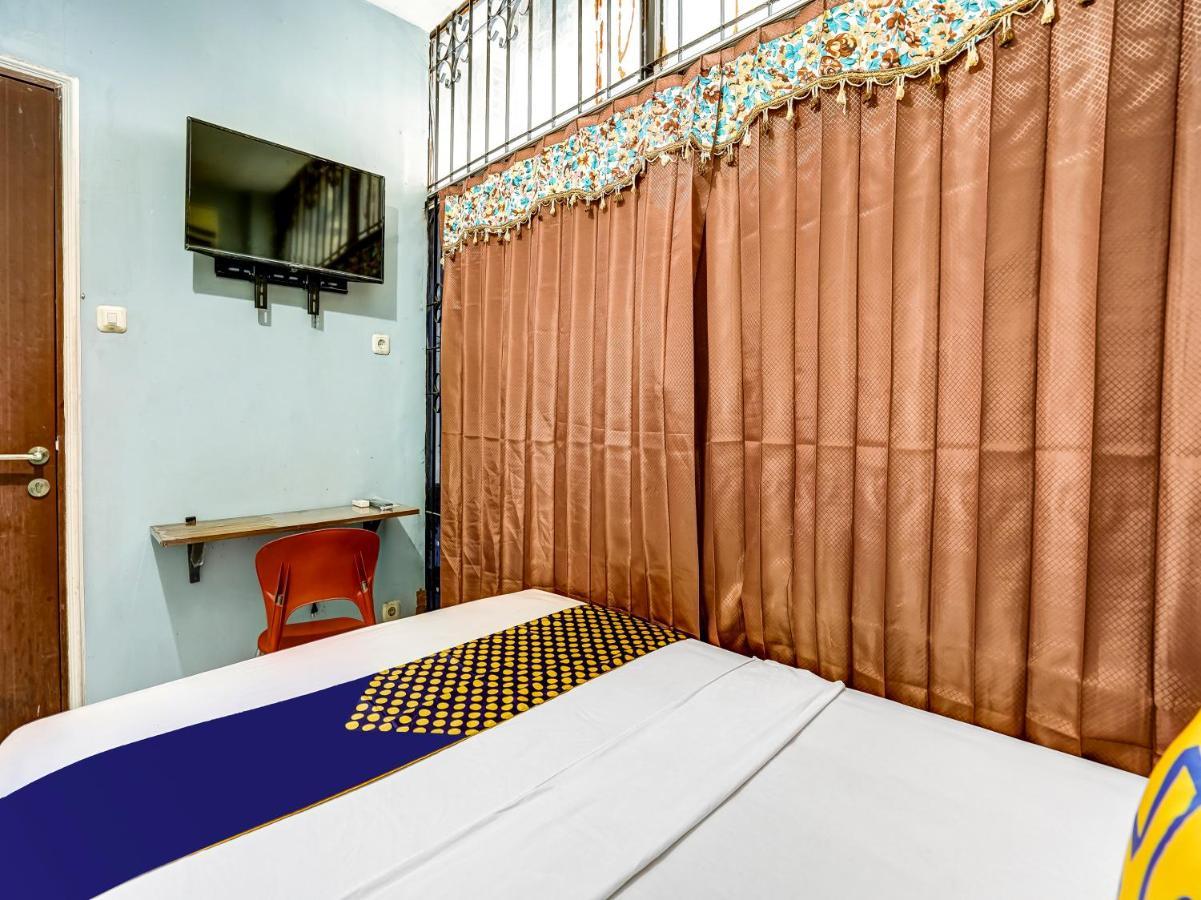 Hotel Spot On 90147 Gosepa Ambengan Plaza Surabaya Esterno foto