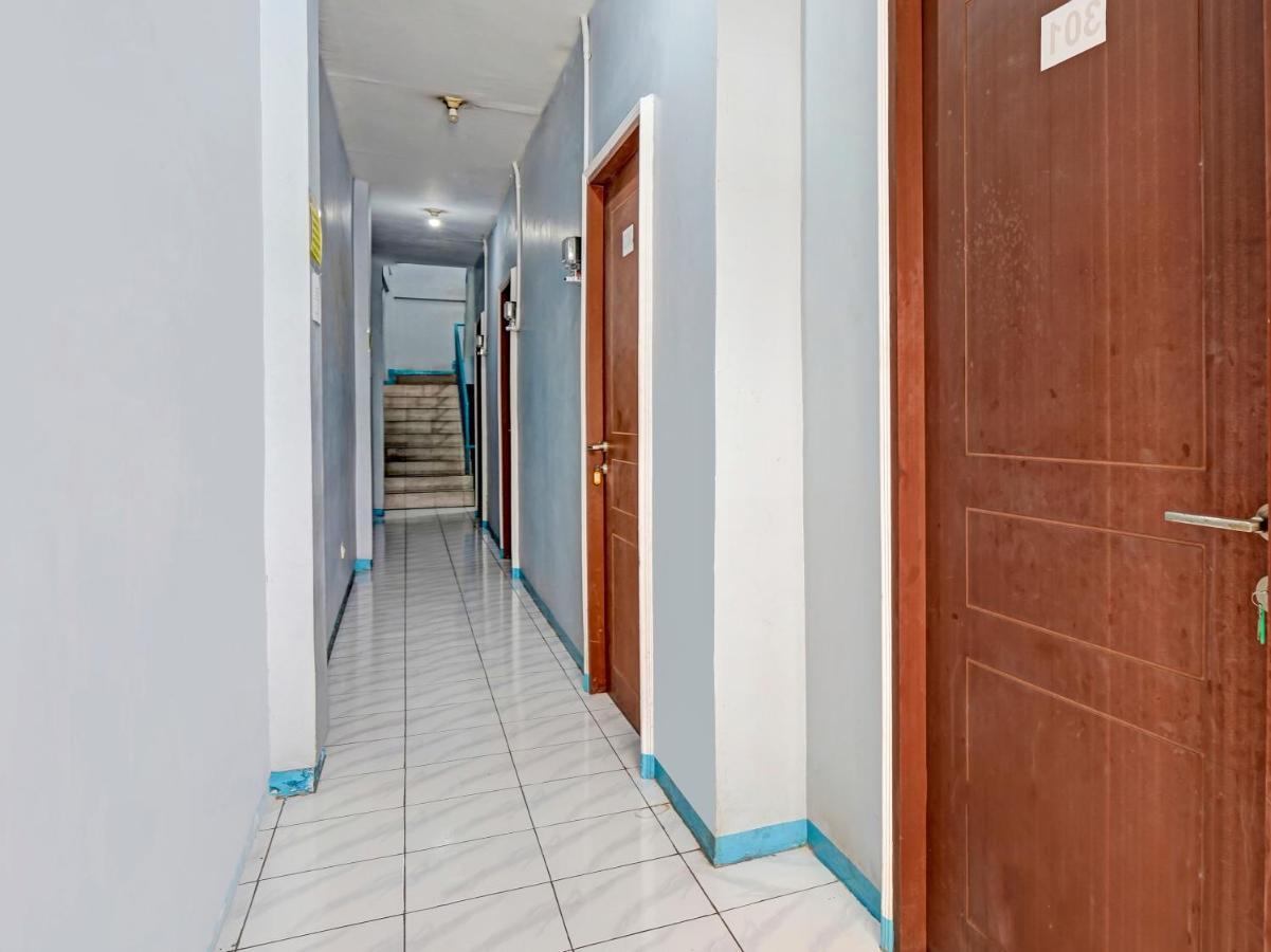 Hotel Spot On 90147 Gosepa Ambengan Plaza Surabaya Esterno foto
