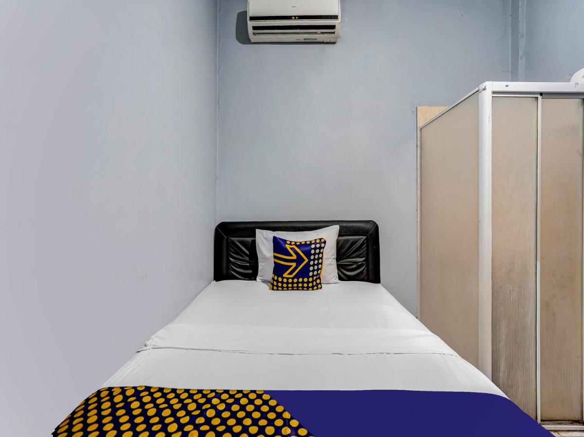 Hotel Spot On 90147 Gosepa Ambengan Plaza Surabaya Esterno foto